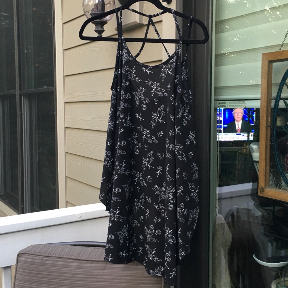 Magic Fit Black and White Floral Tunic